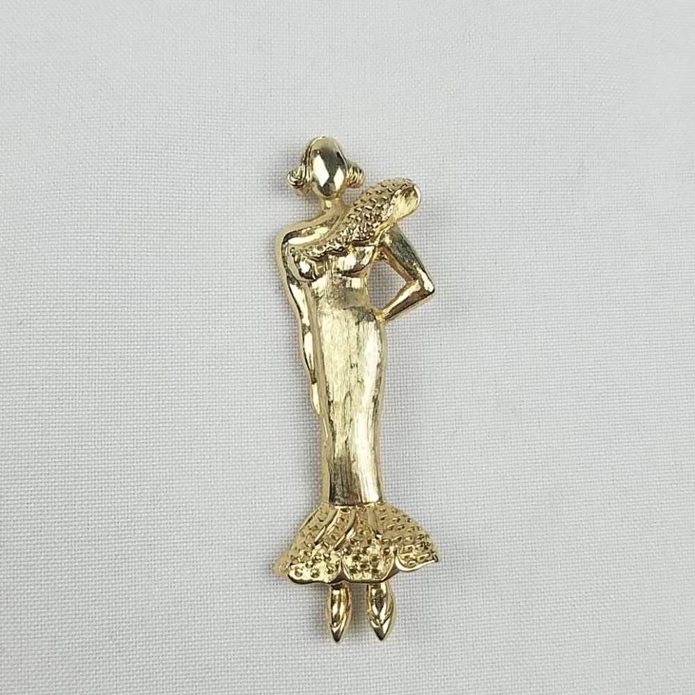 Vintage signed M. Jnet women lady brooch‎ pin gold tone jewelry preppy old money